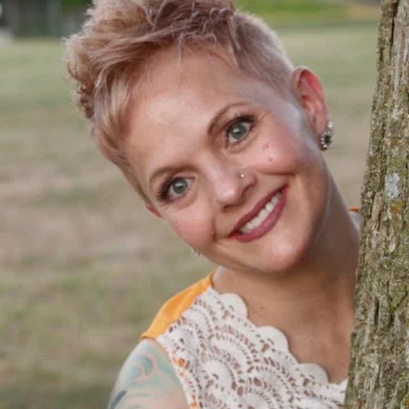 Meet your Posher, Johnna - Picture 2 of 2